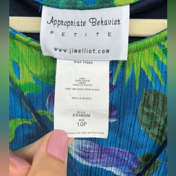 VINTAGE Vibrant Floral Rayon Dress - Picture 4 of 8